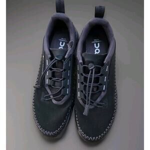 WoMen’s On Running Cloudaway 2 Black Cloud Shoes Size 9.5WOMENS/ 7.5MENS *FLAWED